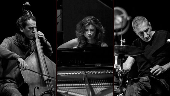 Montage: Die drei Musiker:innen von "Hemera": Daniele Roccato (Bass), Tania Giannuli (Piano) und Michele Rabbia (Drums). © Gessica Forlin_Yiannis Soulis_Christian Gaier Foto: Gessica Forlin_Yiannis Soulis_Christian Gaier