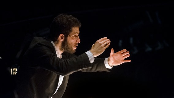 Konzertszene: Omer Meir Wellber Konzertszene: Omer Meir Wellber © Tato Baeza