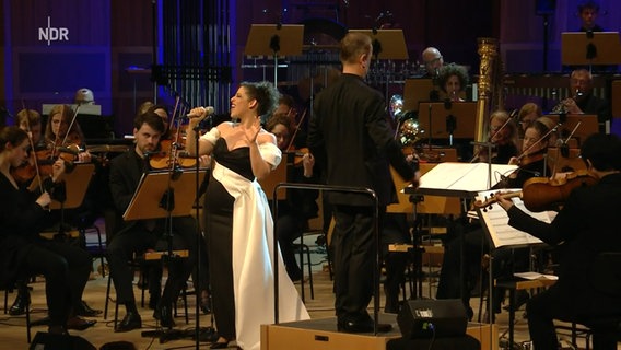 Sopranistin Gan-ya Ben-gur Akselrod im Filmmusik-Konzert der NDR Radiophilharmonie © NDR 