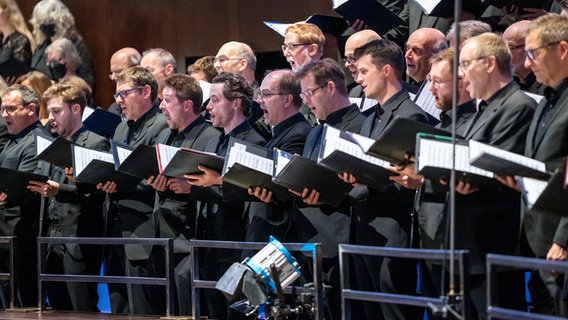 Saisoneröffnung 2022/23 mit sechs bekannten hannoverschen Chören: Bachchor, Capella St. Crucis, Collegium Vocale, Johannes-Brahms-Chor, Junges Vokalensemble, Norddeutscher Figuralchor © NDR Foto: Micha Neugebauer