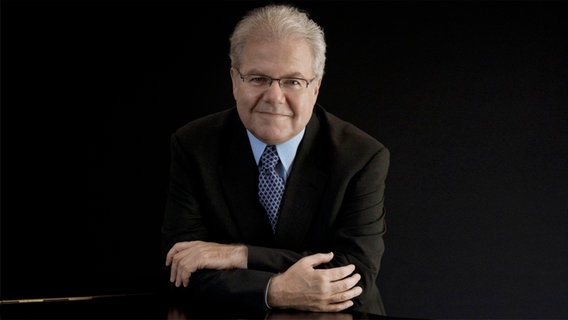 Pianist Emanuel Ax © Lisa Marie Mazzucco 