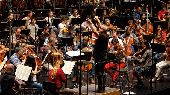 Mehrere Orchester und Chöre proben im Kuppelsaal Hannover © NDR / Amrei Flechsig Foto: Amrei Flechsig