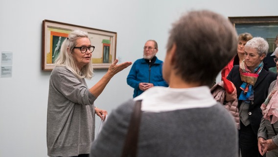 Eindrücke von der Blauen Stunde "Zwischen-Zeit" im Sprengel Museum © NDR Foto: Volker Crone