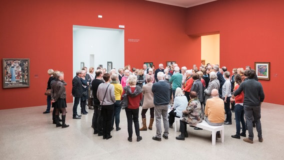 Eindrücke von der Blauen Stunde "Zwischen-Zeit" im Sprengel Museum © NDR Foto: Volker Crone