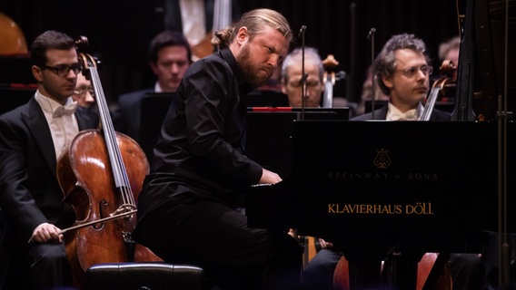 Brahms-Festival: Der Konzertabend mit Denis Kozhukhin am 14. März 2023 © NDR Foto: Helge Krückeberg