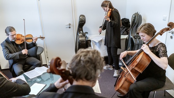 Brahms-Festival: Das Konzert der NDR Radiophilharmonie mit den Geschwistern Tetzlaff am 17. März 2023 © NDR Foto: Micha Neugebauer