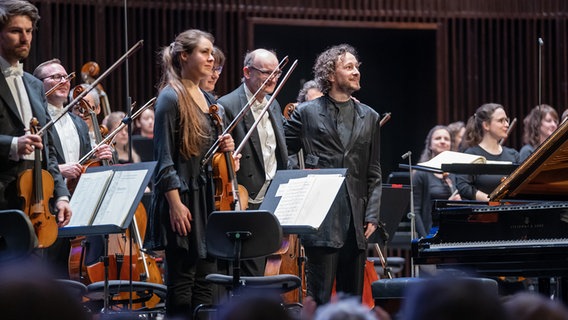 Brahms-Festival: Das Konzert der NDR Radiophilharmonie mit Pianist Martin Helmchen am 18. März 2023 © NDR Foto: Micha Neugebauer