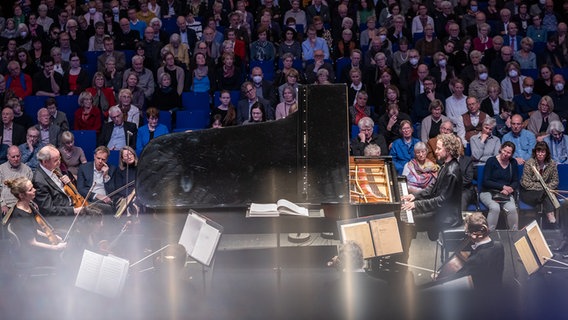 Brahms-Festival: Das Konzert der NDR Radiophilharmonie mit Pianist Martin Helmchen am 18. März 2023 © NDR Foto: Micha Neugebauer