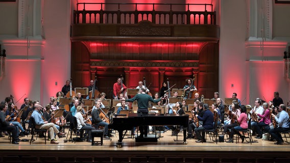 Die NDR Radiophilharmonie in der Londoner Cadogan Hall © Carsten P. Schulze & Yvette Weber Foto: Carsten P. Schulze & Yvette Weber