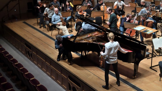 Die NDR Radiophilharmonie in der Londoner Cadogan Hall © Carsten P. Schulze & Yvette Weber Foto: Carsten P. Schulze & Yvette Weber