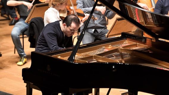 Die NDR Radiophilharmonie in der Londoner Cadogan Hall © Carsten P. Schulze & Yvette Weber Foto: Carsten P. Schulze & Yvette Weber