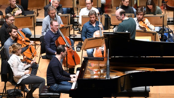 Die NDR Radiophilharmonie in der Londoner Cadogan Hall © Carsten P. Schulze & Yvette Weber Foto: Carsten P. Schulze & Yvette Weber