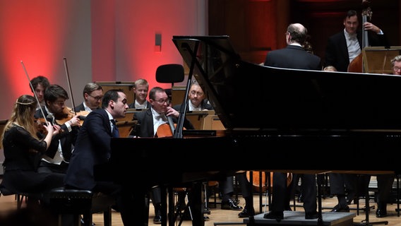 Die NDR Radiophilharmonie in der Londoner Cadogan Hall © Carsten P. Schulze & Yvette Weber Foto: Carsten P. Schulze & Yvette Weber