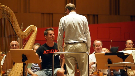 Xavier de Maistre probt mit der NDR Radiophilharmonie und Andrew Manze © NDR / Amrei Flechsig Foto: Amrei Flechsig