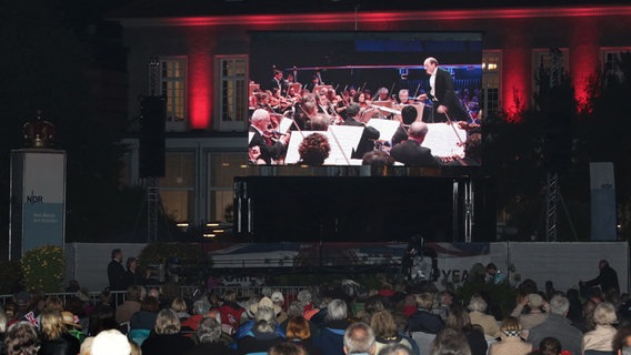 Fulminante Saisoneröffnung mit Hannover-Proms © NDR Foto: Michael Plümer