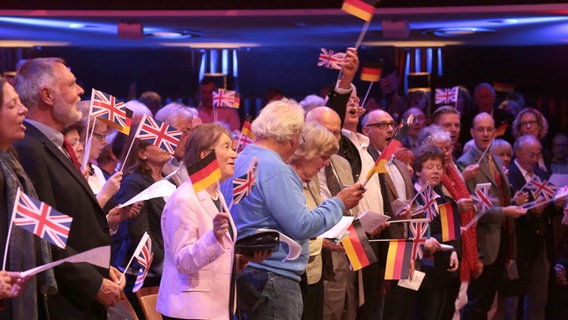 Fulminante Saisoneröffnung mit Hannover-Proms © NDR Foto: Michael Plümer