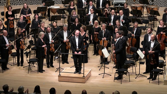 Die NDR Radiophilharmonie auf der Bühne der Hamburger Elbphilharmonie © Carsten P. Schulze Foto: Carsten P. Schulze