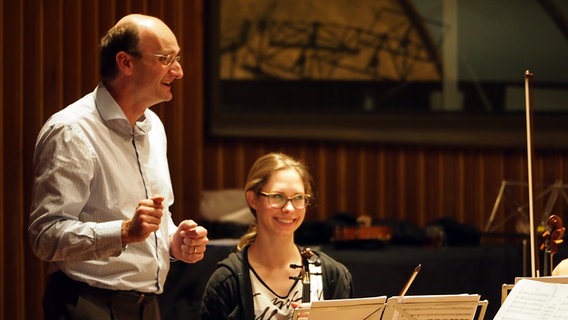 Andrew Manze und die Akademisten der Joseph Joachim Akademie © NDR Foto: Amrei Flechsig