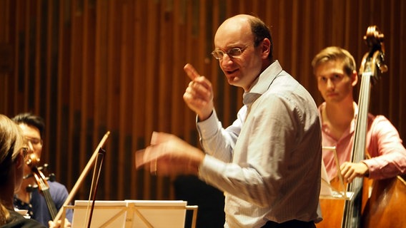 Andrew Manze und die Akademisten der Joseph Joachim Akademie © NDR Foto: Amrei Flechsig