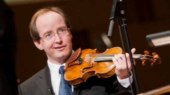 Oliver Kipp an der Violine. © NDR Radiophilharmonie 