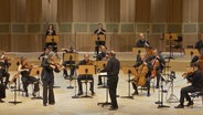 Isabelle van Keulen, NDR RP und Andrew Manze bei Mozarts Violinkonzert Nr. 4 © NDR 