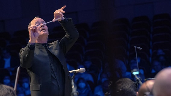 Der Dirigent Frank Strobel © NDR Foto: Micha Neugebauer