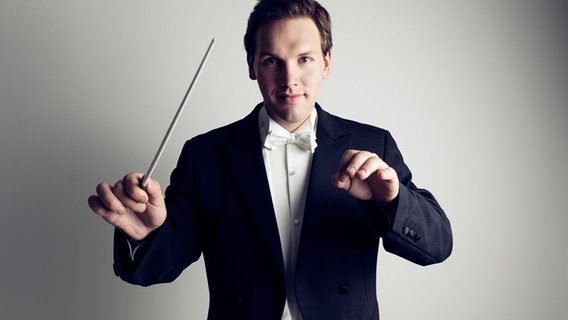 Dirigent Gabriel Venzago © NDR Foto: Nikolaj Lund