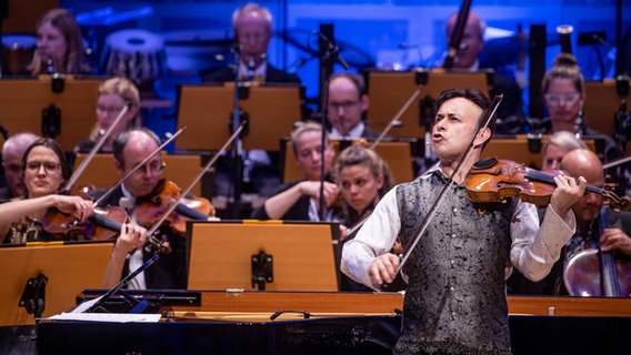 Igusdesman und Joo bei einer Show in Hannover im Großen Sendesaal des NDR © NDR Foto: Helge Krückeberg