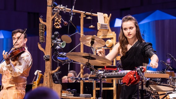 Igusdesman und Joo bei einer Show in Hannover im Großen Sendesaal des NDR © NDR Foto: Helge Krückeberg