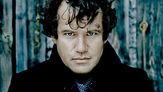 Der Dirigent Eivind Gullberg Jensen © NDR Foto: Mat Hennek