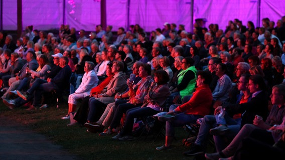 Das Publikum im Park © Stadt Hannover Foto: Florian Arp