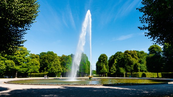 Große Fontäne in den Herrenhäuser Gärten in Hannover © PantherMedia Foto: gpagomenos
