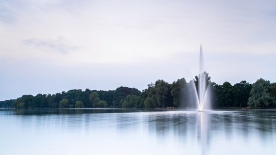 Große Fontäne im Maschsee, Hannover © NDR Foto: Corinna Leonbacher