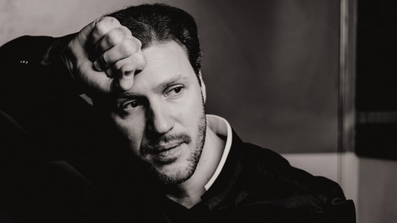 Dirigent Stanislav Kochanovsky © NDR Foto: Marko Borggreve
