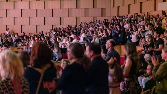 Klatschendes Publikum im Großen Saal des NDR © NDR Foto: Micha Neugebauer