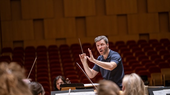 Dirigent Stanislav Kochanovsky © NDR Foto: Micha Neugebauer