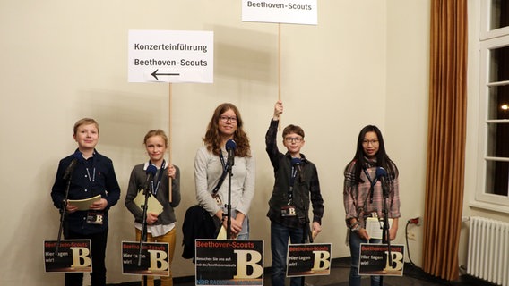 Die Beethoven-Scouts beim Konzerteinführungs-Workshop © NDR / Sophie Brunner Foto: Sophie Brunner