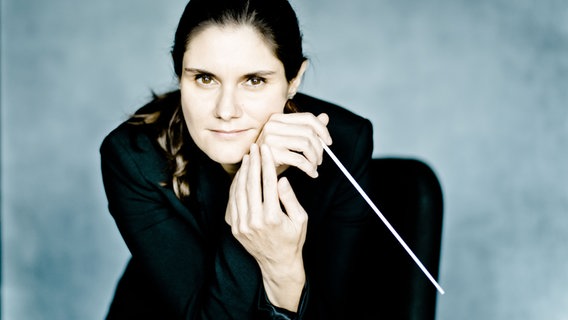 Dirigentin Delyana Lazarova © NDR Foto: Marco Borggreve