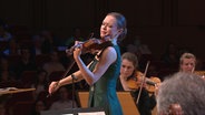 Alexandra Conunova spielt Geige © NDR 