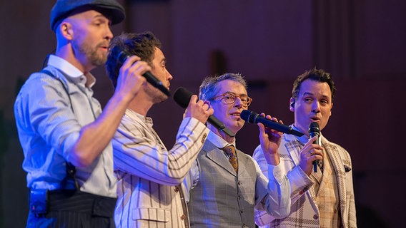 Das A-cappella-Ensemble Maybebop und die NDR Radiophilharmonie © NDR Foto: Micha Neugebauer