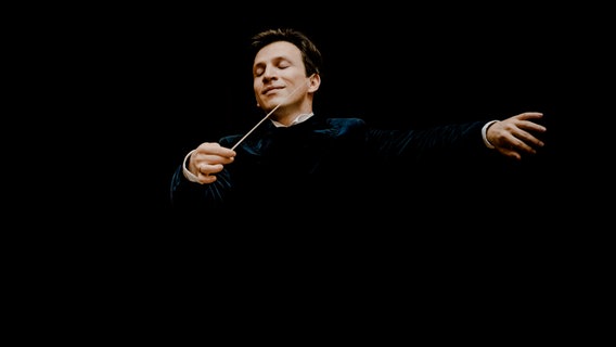 Cornelius Meister, Dirigent © Marco Borggreve Foto: Marco Borggreve