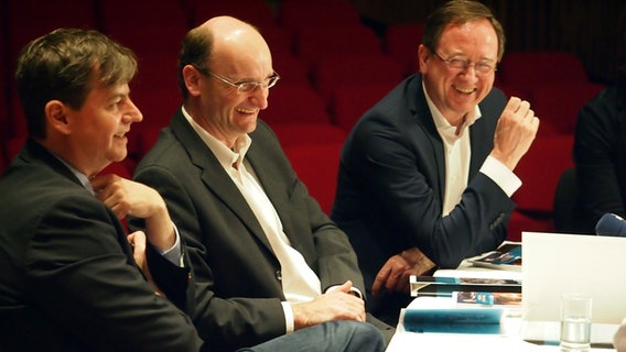 Matthias Ilkenhans, Andrew Manze und Achim Dobschall © NDR / Amrei Flechsig Foto: Amrei Flechsig