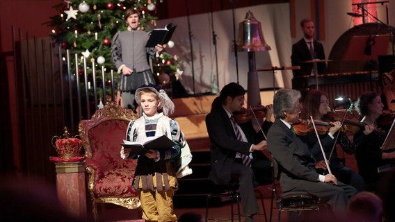 Das Orchesterhörspiel "Der Prinz und der Betteljunge" beim Weihnachtskonzert der NDR Radiophilhamonie © NDR / Micha Neugebauer Foto: Micha Neugebauer