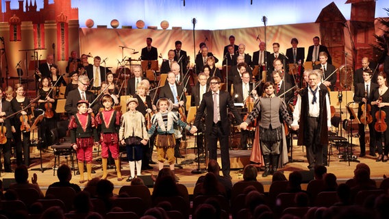 Das Orchesterhörspiel "Der Prinz und der Betteljunge" beim Weihnachtskonzert der NDR Radiophilhamonie © NDR / Micha Neugebauer Foto: Micha Neugebauer