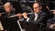 An der Flöte spielt Christoph Renz, Musiker der NDR Radiophilharmonie © NDR Foto: Axel Herzig