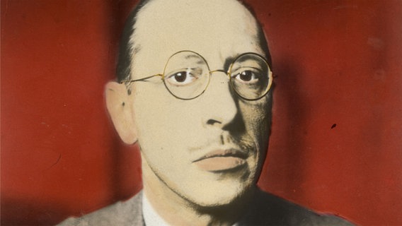 Igor Strawinsky, Foto um 1930, späte Kolorierung © akg-images / picture alliance 