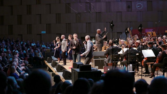 The Real Group und die NDR Radiophilharmonie © NDR / Micha Neugebauer Foto: Micha Neugebauer