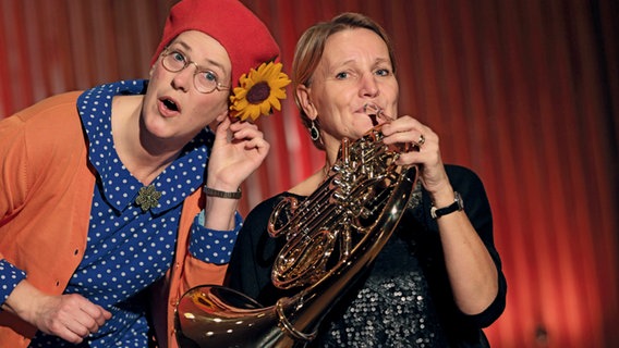 Frau Muse und die Hornistin Margje Imandt © NDR / Micha Neugebauer Foto: Micha Neugebauer