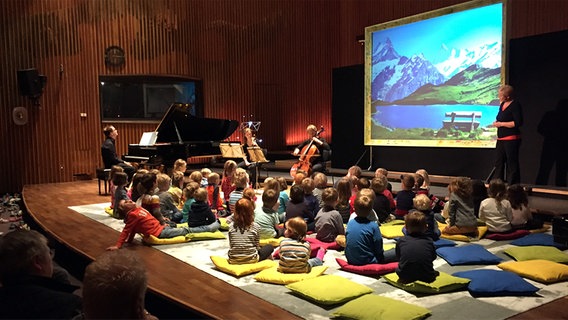 Eindrücke vom Zwergen-Konzert "Reise in die Berge" © NDR Foto: Bettina Pohl