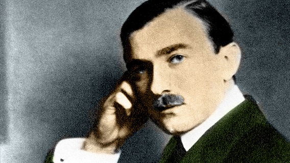 Komponist, Pianist und Musikwissenschaftler Karol Maciej Szymanowski im Porträt um 1922. © Leemage | Costa 
